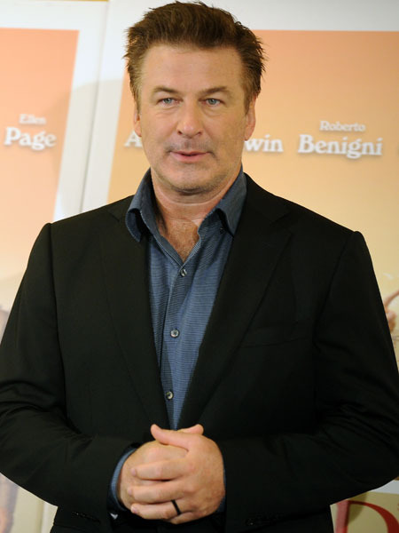 Alec Baldwin to Continue '30 Rocking'!
