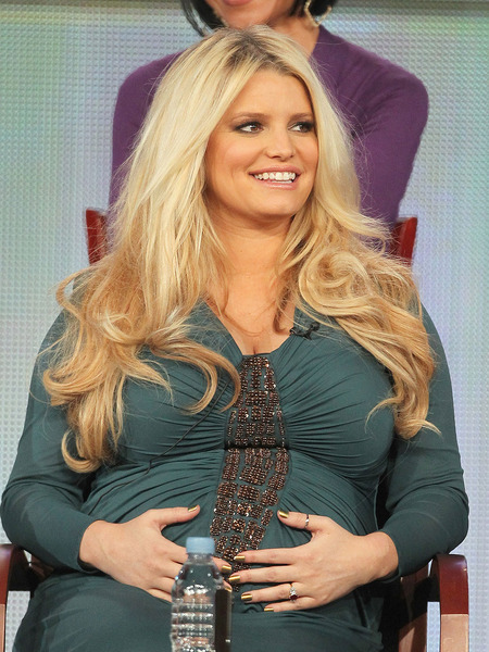 Jessica Simpson Checks Into Hospital to Give Birth to First Child!