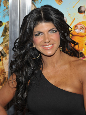 Extra Scoop: Teresa Giudice Pens Apologies to 'Housewives'... for Cash