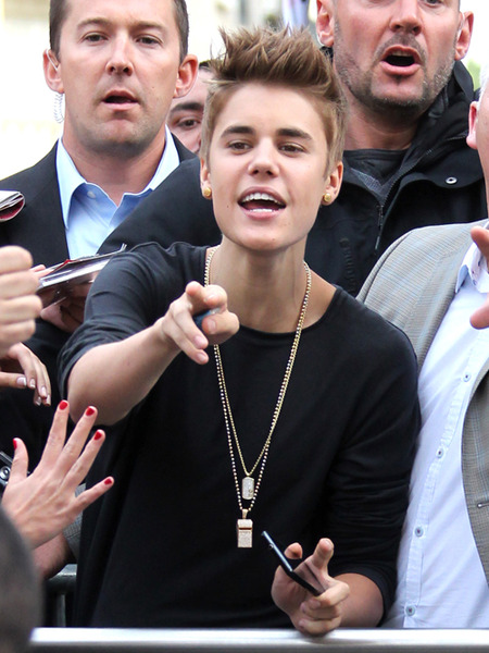 Justin Bieber Runs into Glass Wall, Suffers Concussion