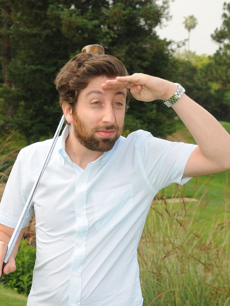 'Big Bang Theory' Star Simon Helberg Tees Off for a Cause!