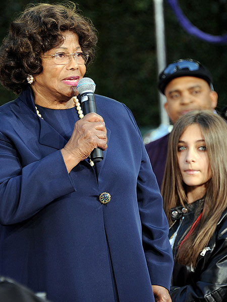 Jackson Family Feud: Katherine on Her Way Back to L.A., Talks to Grandkids