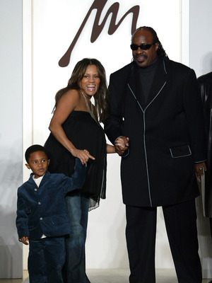 Extra Scoop: Stevie Wonder Files for Divorce