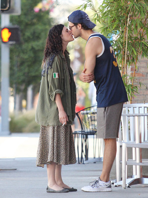 Extra Scoop: It’s Official! Rumer Willis Dating Jayson Blair 