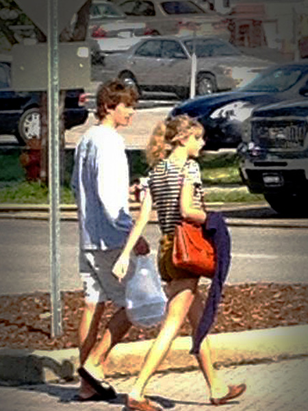 Taylor Swift is Not a Kennedy Groupie, Says Family