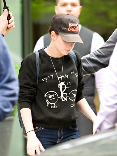 Kristen Stewart Emerges from Hidey Hole Wearing RPatz's Clothing