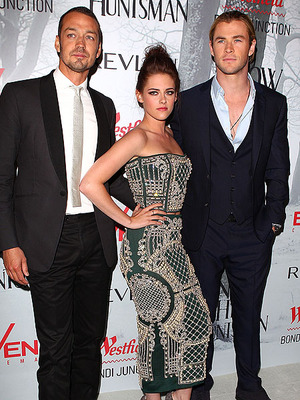 Extra Scoops: Rupert Sanders Calls Kristen Stewart 'Flawless' on DVD Commentary