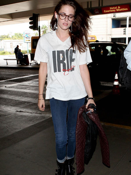 Robert Pattinson Heads to VMAs, Kristen Stewart Jets to Toronto
