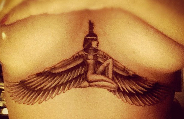 Celebrity Tattoos! Rihanna Inks Her Chest