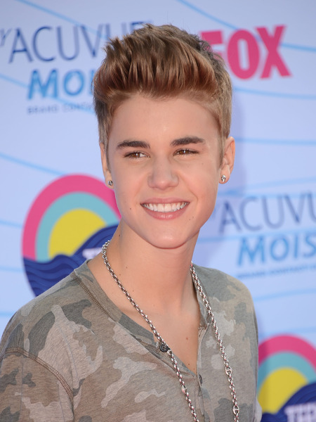 Video: Justin Bieber Kicks Off Tour, Throws Up on Stage
