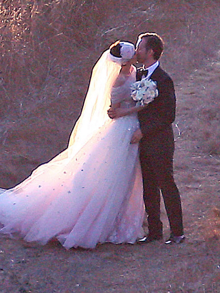 Anne Hathaway's Wedding Album: The Dress, Kiss and More! 