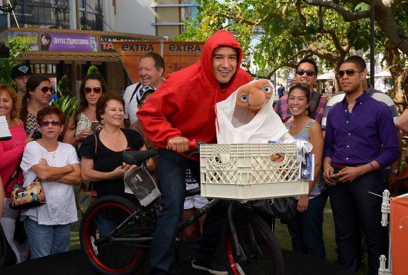 Pic! Mario Lopez the ‘Extra-Terrestrial’
