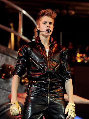 Extra Scoop: SWAT Team Descends on Justin Bieber’s Home After 911 Prank