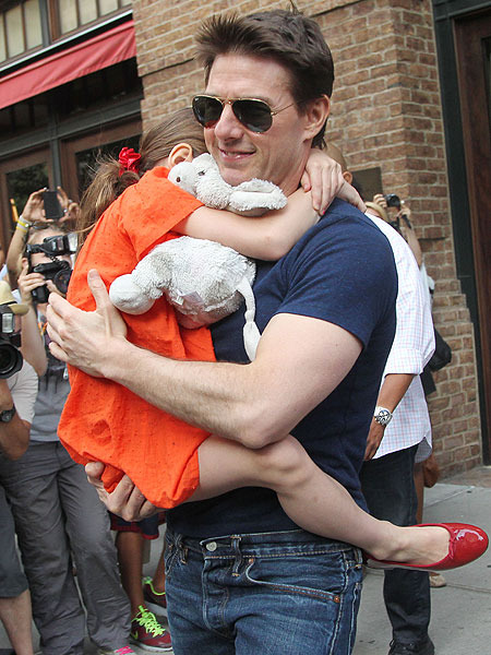 Tom Cruise Sues Magazine for Child Abandonment Claim