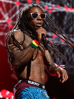 Extra Scoop: Lil Wayne Suffers Second Seizure, Released from Hospital