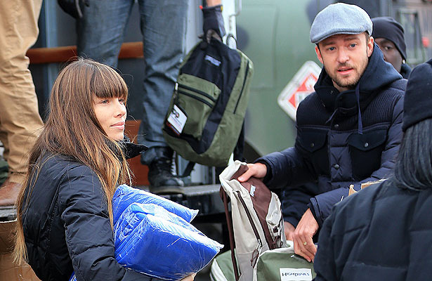 Pic! Justin Timberlake and Jessica Biel Help Hurricane Sandy Victims