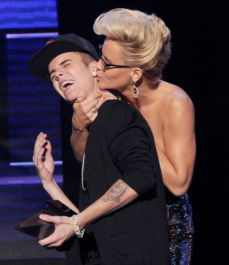 Justin Bieber Wins Big at American Music Awards