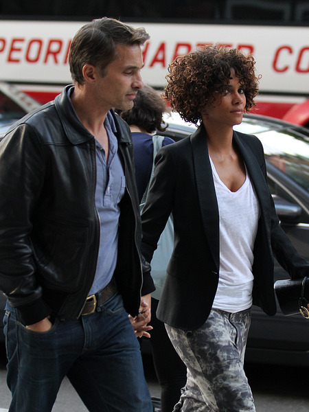 Report: Halle Berry to File Restraining Order Against Aubry