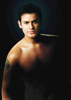 Video: 'Twilight' Actor Bronson Pelletier Caught Urinating in Airport