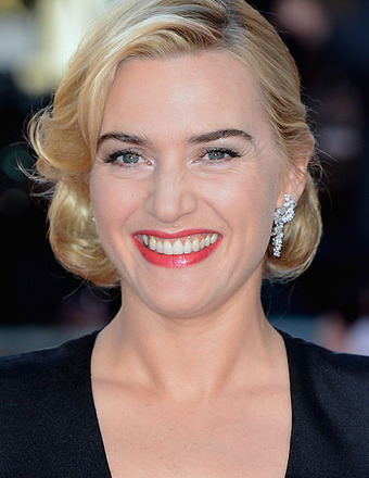 Kate Winslet Flashes Her Wedding Ring