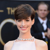 Anne Hathaway Threw a Pre-Oscar Fit Over Amanda Seyfried’s Dress?