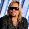  Vince Neil Hospitalized, Mötley Crüe Cuts Performance Short