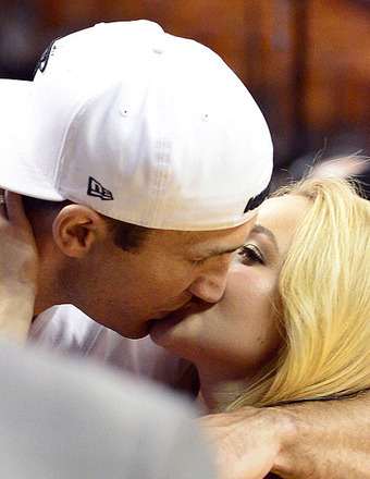 Pic! Hayden Panettiere Shares Kiss with Boxer BF