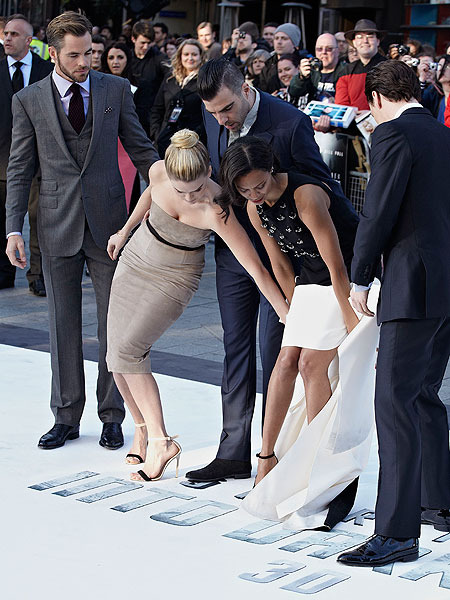 Zoe Saldana Has a Breezy Wardrobe Issue at ‘Star Trek’ Premiere