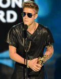 Billboard Music Awards: Justin Bieber Booed, Miguel Crash-Lands in Crowd