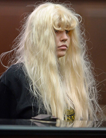 More Post-Arrest Tweets from Amanda Bynes: ‘I’m Suing NYPD’