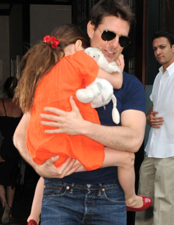 Tom Cruise and Suri Reunite in UK
