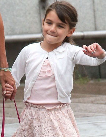 Poor Suri Cruise Broke Her Arm!