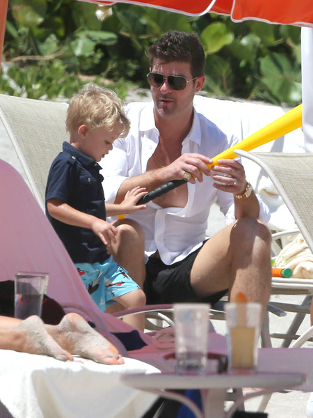 FFN_Thicke_Robin_JDG_082913_51192977