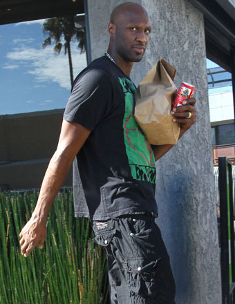 Lamar Odom Lashes Out at Dad, Calls Kardashians His 'Family'