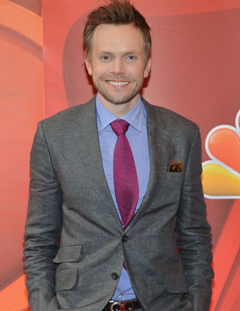 Joel McHale 'Can't Tell the Difference Between Miley and Bieber'