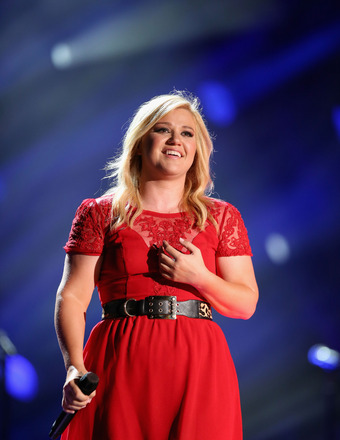 Kelly Clarkson Relinquishes Jane Austen Ring