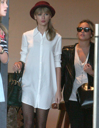 Gossip Girl: Taylor Swift and Demi Lovato Spotted on Shop-a-thon in Beverly Hills