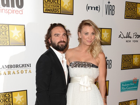 Extra Scoop: Johnny Galecki Speaks About Past Romance with Kaley Cuoco