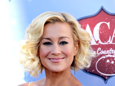 Kellie Pickler Shares Pics of USO Tour in the Middle East