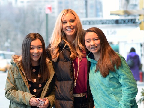 Kate Gosselin Defends Twin Daughters' Awkward Silence, Calls It 'Stage Fright'