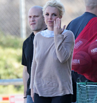 Is Britney Spears Married?! See the Pic that Started the Rumors