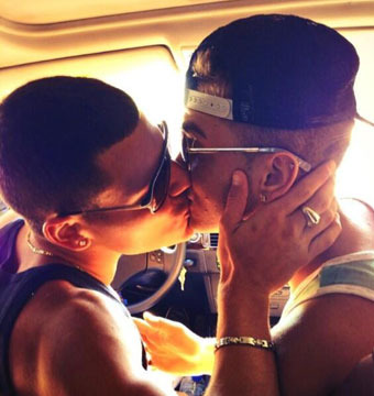 Justin Bieber Caught on Camera Kissing a Man? The Truth Behind the Pic