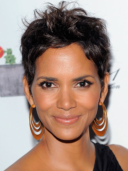 http://ll-media.extratv.com/archive/images/news/0202/halle-berry.jpg