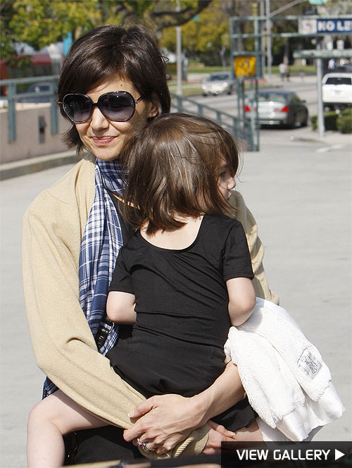 INF Photo katie holmes and suri watch american idol