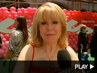 Elizabeth Montgomery sends her wishes to Farrah.
