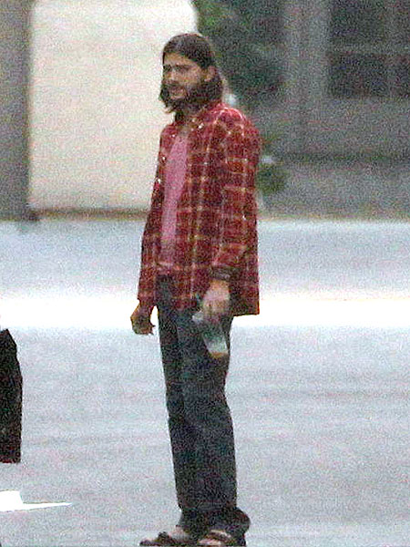X17Online ashton-kutcher.jpg
