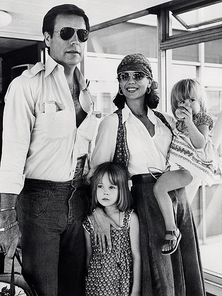 Getty/1976 Robert Wagner, Natalie Wood, Natasha (C), Courtney (R) wagner-family.jpg
