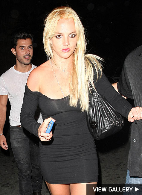 INF Photo britney spears dyes her hair blonde