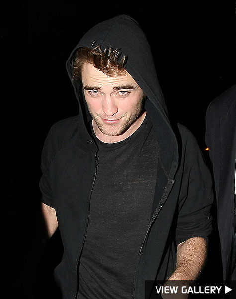 INF Photo robert pattinson lands in new york city