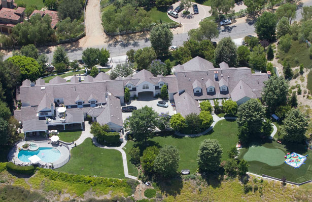 Splash/J.Lo and Marc's Hidden Hills Home j-lohouse.jpg